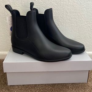 Waterproof black ankle boots, size 8.